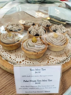 Taro mini tarts at Lilac Oak in Central Singapore