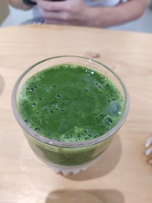 Matte latte in unsweetened oatmilk.👍🏻 at Lilac Oak in Central Singapore