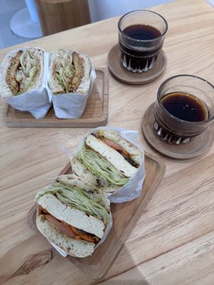 Lunch   at Lilac Oak in Central Singapore