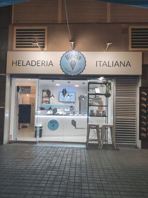 Store front #Veganuary at Vincis Heladería in Barcelona