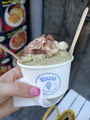 Helado de pistacho at Vincis Heladería in Barcelona