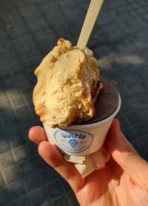 Caramel and oreo at Vincis Heladería in Barcelona