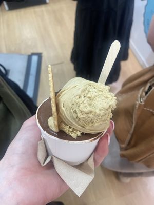 Chocolate and pistachio vegan ice creamm  at Vincis Heladería in Barcelona