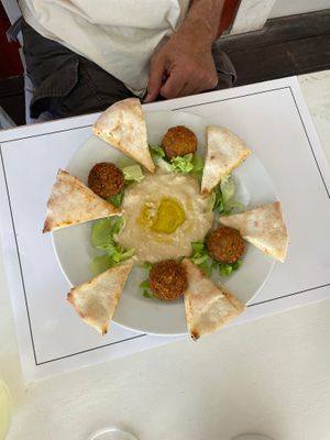 vegan falafel hummus plate at Grizzly in Veli Losinj