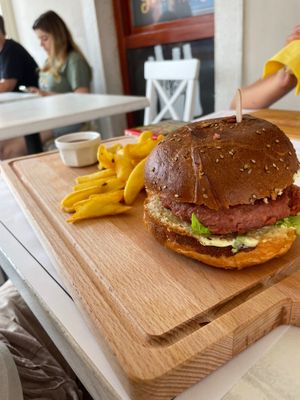 vegan burger at Grizzly in Veli Losinj
