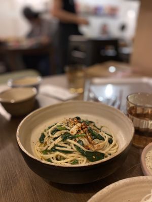 Spicy aglio e olio spaghetti with LOADS of spinach #Veganuary at Black Window - 黑窗里 in Kowloon