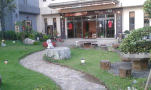 Outside at DīShuǐ Fāng 滴水坊 in Jiaoxi