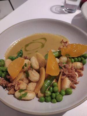 Peach curry at Pinch Brunch Bar in Seoul