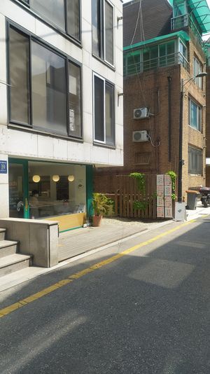  at Pinch Brunch Bar in Seoul