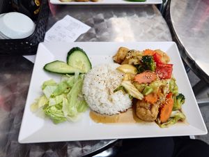 So lecker! Mehrere vegane Optionen zu guten Preisen.

So tasty! Several vegan options with cheap prices. Would recommend this. at Little Tokyo in Linkoping