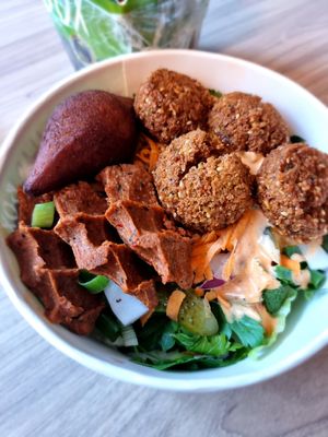 Take away at Veganland - Keupstrasse in Cologne