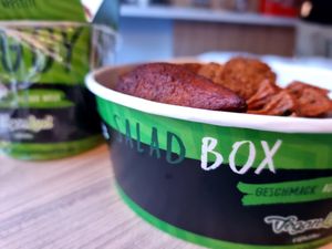 Take away at Veganland - Keupstrasse in Cologne