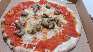 Garlic mushroom pizza at Woodland Cafe in Wetherby