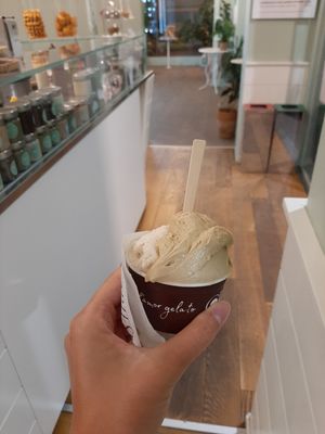 Coppetta da due gusti, con cucchiaino compostabile at Gelati Cortese in Riccione