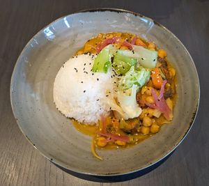 Vegan chickpea Curry 🍛 at Sõko in Davos