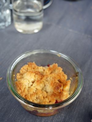 Nectarine crumble (vegan) at Vert et Bon in Yerres