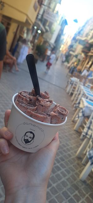 "Frische" Erdbeeren mit Oreo at Domenico in Crete