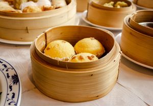 Steamed vegetarian sponge cupcake at Full Moon City in The Hague