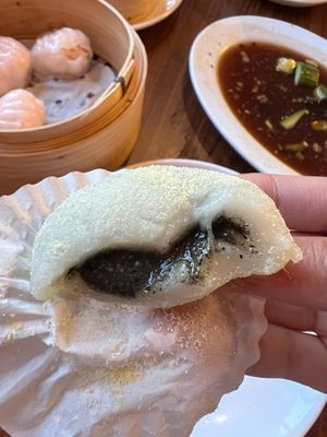 tangyuan sesame filling #Veganuary at Full Moon City in The Hague