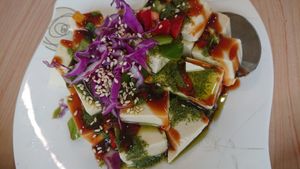 NTD80，有機涼拌香椿豆腐，cold silken tofu with Chinese Toon sauce (highky recommended!) at Yǒujī Dàdì 有機大地健康蔬食餐廳 in Jiaoxi