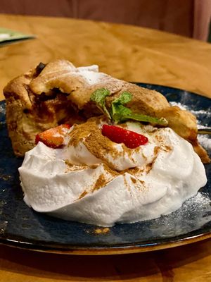 Appeltaart met vegan slagroom  at Café Loft in The Hague
