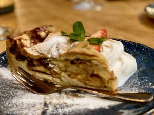 Verse appeltaart met vegan slagroom   at Café Loft in The Hague