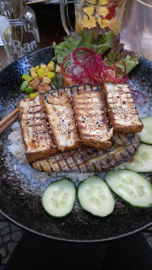 Date in Hanoi at Ban Vegan in Berlin