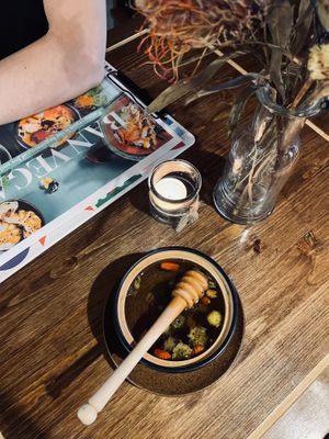 War ausgezeichnet lecker der service ist hervorragend gewesen und das Essen eine unglaubliche Erfahrung die man unbedingt mal erlebt haben muss .
In Schöneberg ein muss und das w at Ban Vegan in Berlin