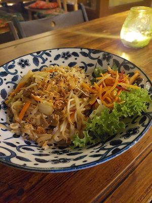 'Asian Goddess', rice noodles, soy-based "meat", carrots, greens, sprouts, kimchi, onions, beetroot, peanuts & sesame (11.50) at Ban Vegan in Berlin