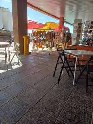 On  nice and sunny day we were surprised by the delicious kauai poke bowl at Poké Cotillo in Fuerteventura