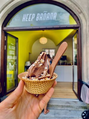 Amazing vegan cafe  at Keep Bañana in Munich