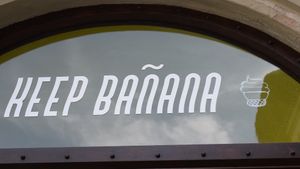 sign at Keep Bañana in Munich