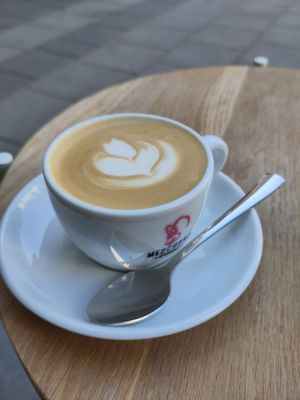 Cappuccino at Keep Bañana in Munich