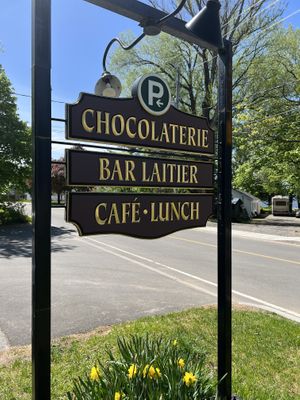 Sign outside   at Chocolaterie de l'Ile d'Orleans in Sainte-petronille