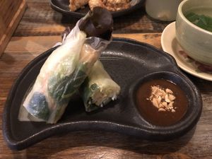 Sommerrollen mit Ananas, Mango, Reisnudeln, Tofu, Gurken und Kräutern   at Ong Tao in Oberursel