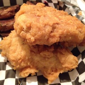 close-up of the best vegan fried chicken I've ever had! at Doomie's Home Cookin' in Hollywood