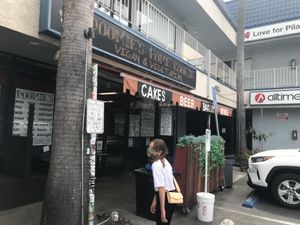 Doomie’s is in a little center with several other vegan places/options. It is an LA MUST   at Doomie's Home Cookin' in Hollywood