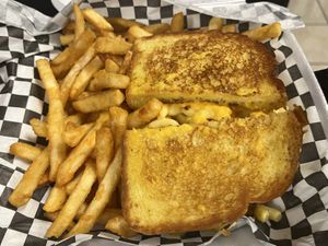 Texas Toast Mac Melt at Doomie's Home Cookin' in Hollywood