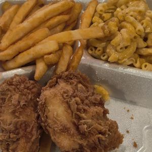 Fried chicken basket at Doomie's Home Cookin' in Hollywood