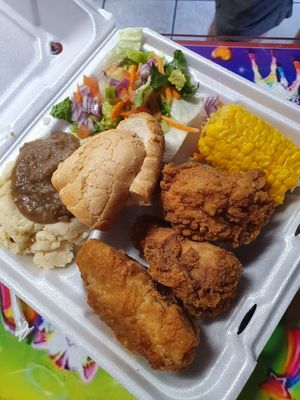 Fried chicken meal at Doomie's Home Cookin' in Hollywood