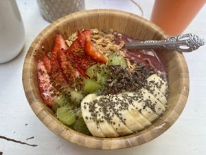 Açai bowl is SOOOO GOOD 😭💗  at Flores & Colores in Sayulita