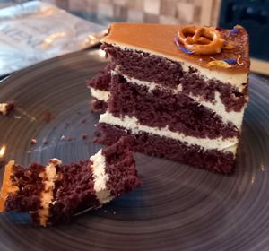 salted caramel cake (4,90€)   ☆3/5 at Coffee Brew in Krefeld