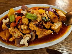 Cashew nut tofu with veggies at Golden Monkey Thai in Limassol