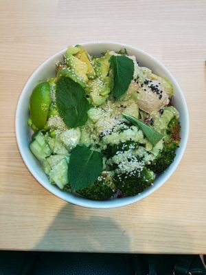 Guatemalan green, tasty😋 at råbowls in Hamburg