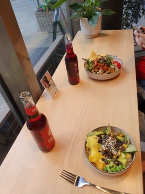 Mad mexicana & Roasty Rio bowl at råbowls in Hamburg