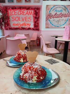 Vegan spaghetti ice - the ice cream, cream in the middle, sauce and waffle are all vegan 🥰 at Eiscafe Cortina in Cologne
