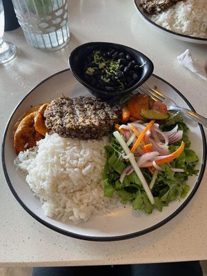 Casado Vegetariano (vegan platter) at Posada Real in Liberia