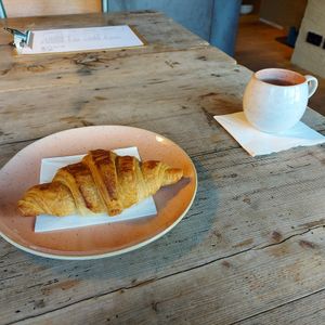 Vegan Croissant and roasted green tea at MIZU in Luxembourg City