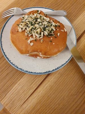 Brunch bagel with vegan cream cheese at Delish Vegan Doughnuts - Malasaña in Madrid