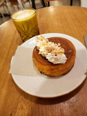 Apple Cider Croissant Roll and Matcha Latte at Delish Vegan Doughnuts - Malasaña in Madrid